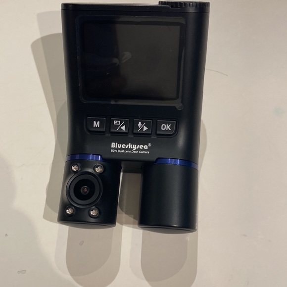 Dual Lens Dash Camera - Picture 2 of 4